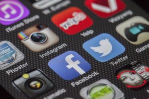 Si quieres atraer más tráfico a tus redes sociales, lee este artículo